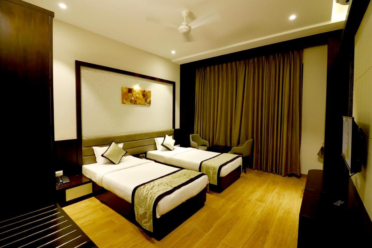 Hotel The Royal Inn Baramati Exterior photo